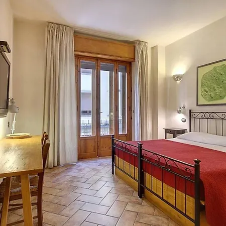 Guicciardini With Patio Apartment