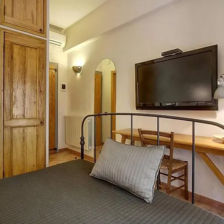 Apartment Guicciardini With Patio Florence
