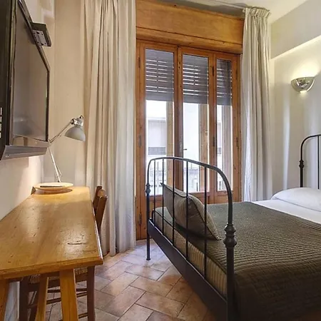 Apartment Guicciardini With Patio Florence