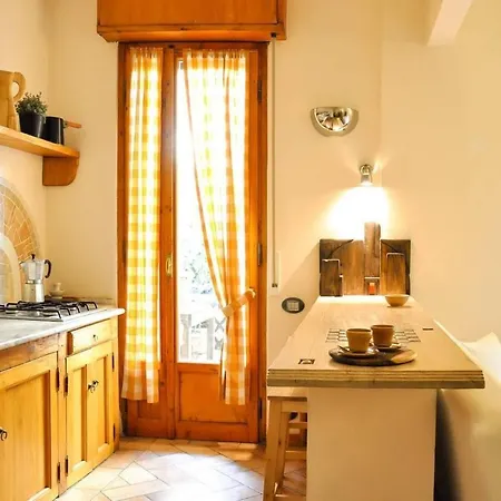 Guicciardini With Patio Apartment