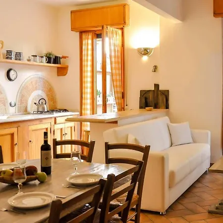 Guicciardini With Patio Apartment