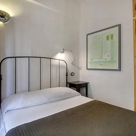 Apartment Guicciardini With Patio Florence
